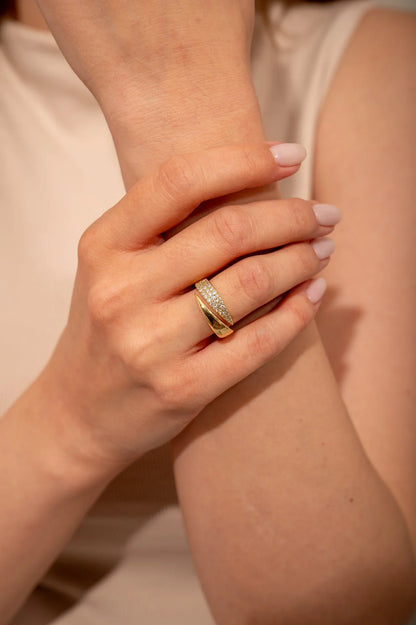 Elegant Golden Ring with Sparkling Stones