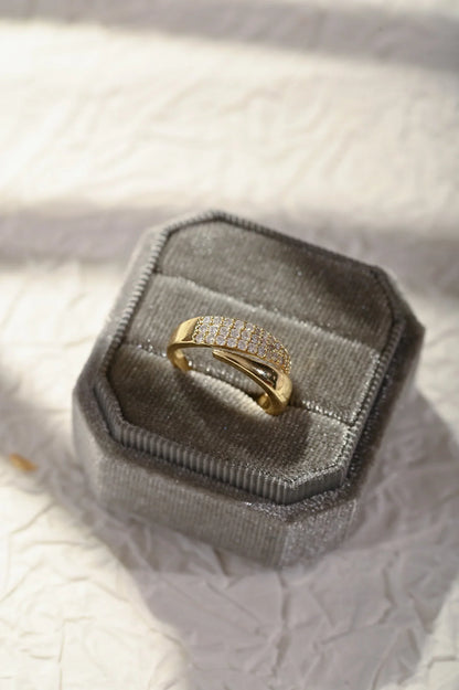 Elegant Golden Ring with Sparkling Stones