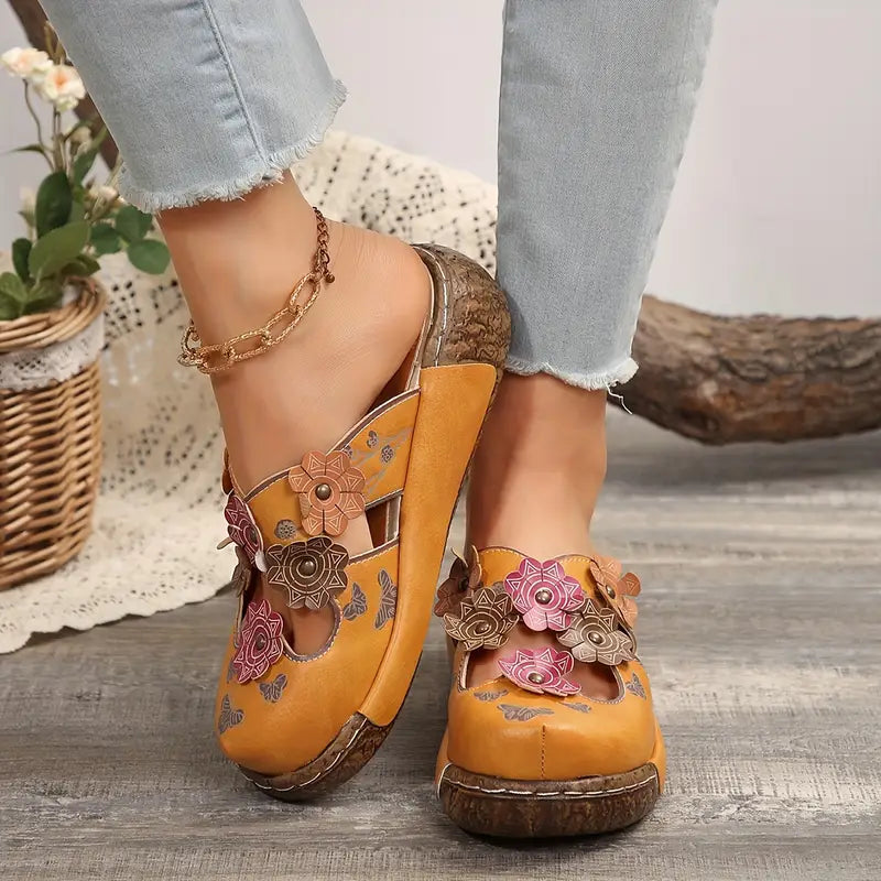 Ninette™ - Elegant retro sandals with floral detail