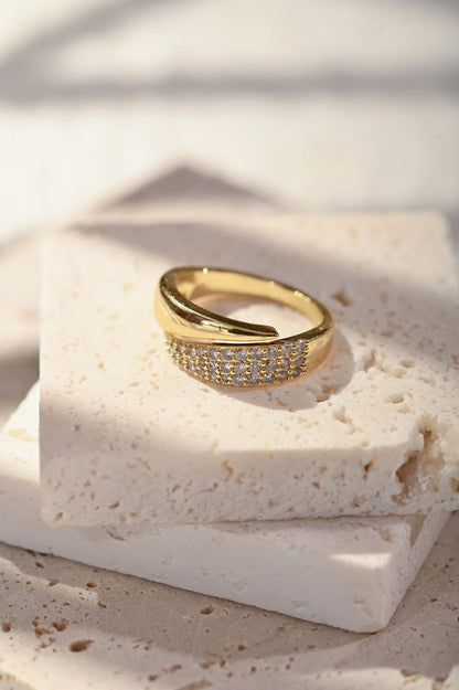 Elegant Golden Ring with Sparkling Stones