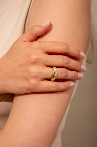 Elegant Golden Ring with Sparkling Stones